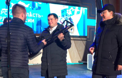 Сани для следж-хоккея нашего производства глава Самарской области  передал в дар Паралимпийскому комитету России.