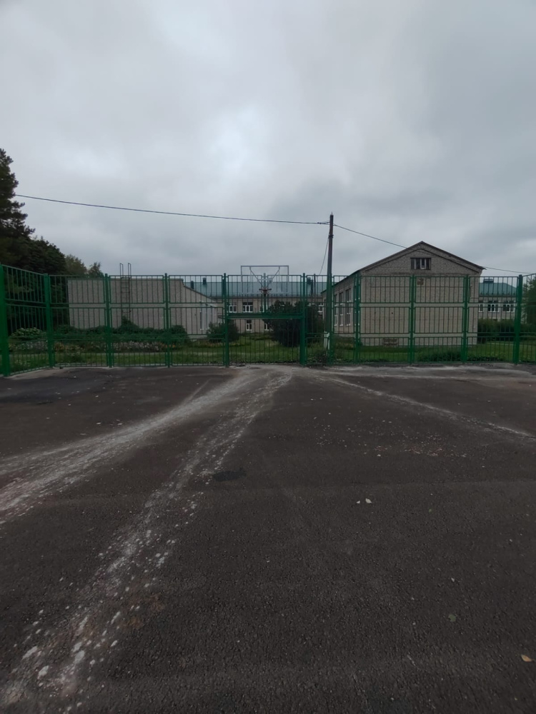 Универсальная спортивная площадка для баскетбола, футбола, волейбола 28х15м. с ограждением 32х19м 