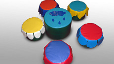 Игровой набор Полянка (столик D40 L30 -1.банкетка D30 L20-5.накидка цветы-5,солнышко-1)